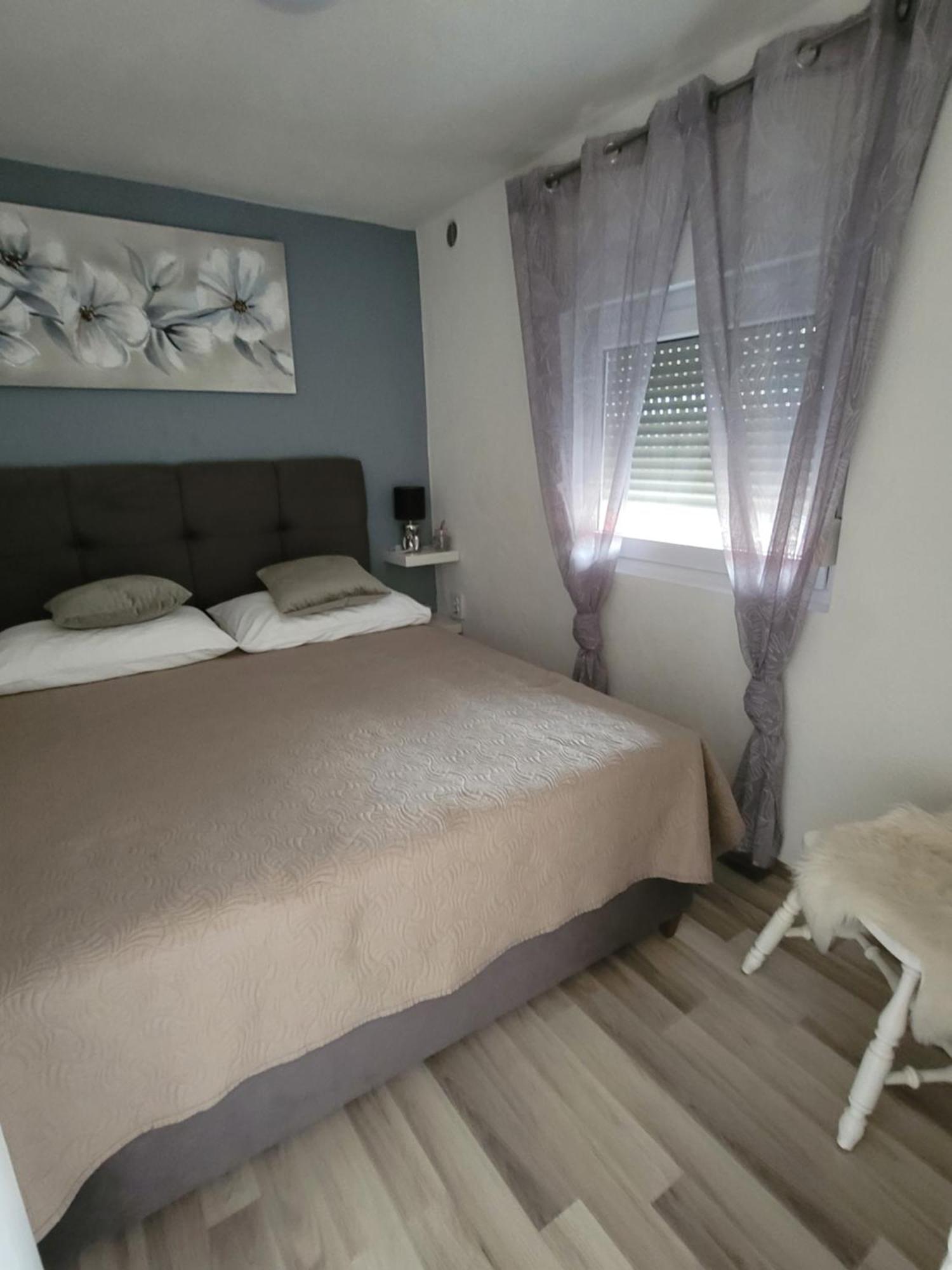 Apartments Lanterna Ražanac Eksteriør billede